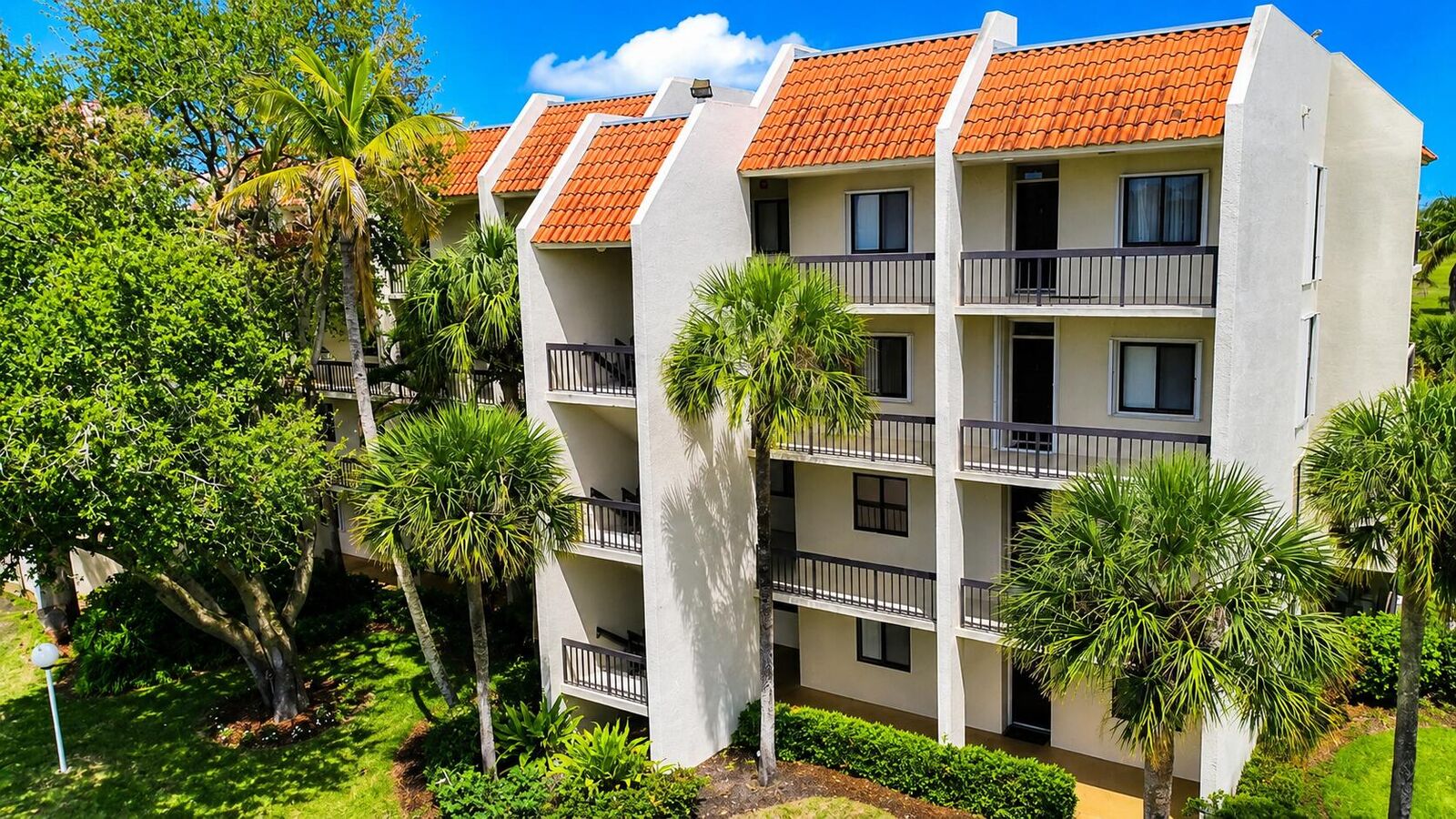 Property Photo:  3050 Presidential Way 205  FL 33401 