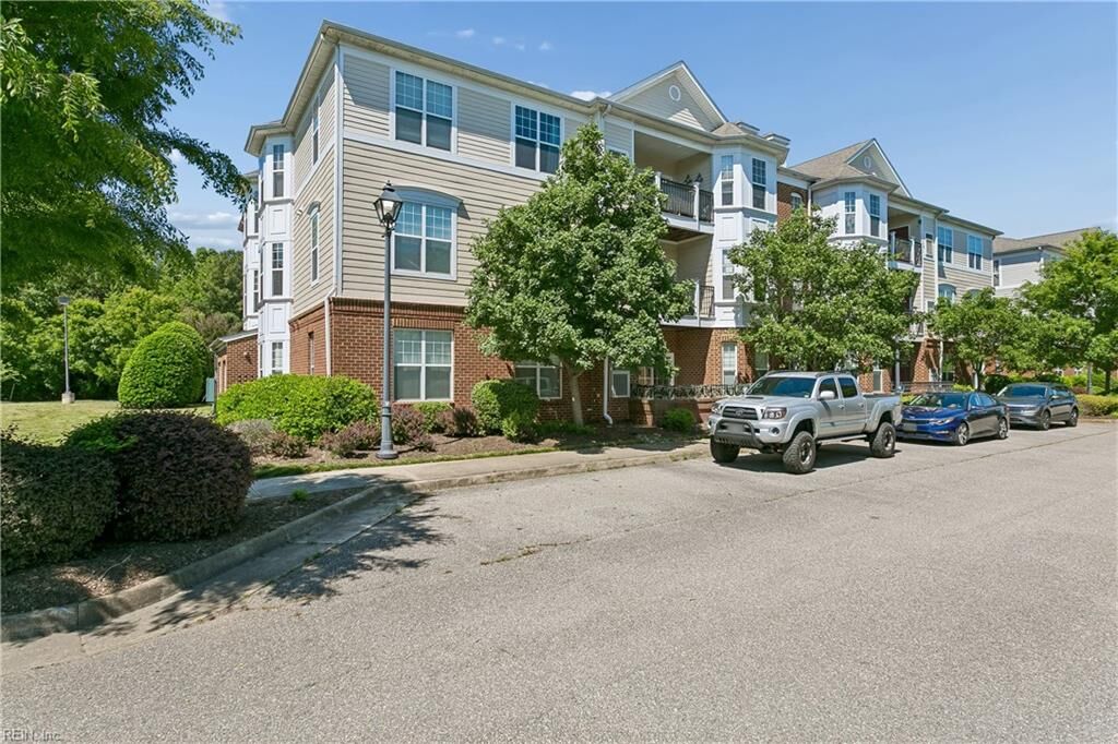 Property Photo:  637 Claire Ln  VA 23602 