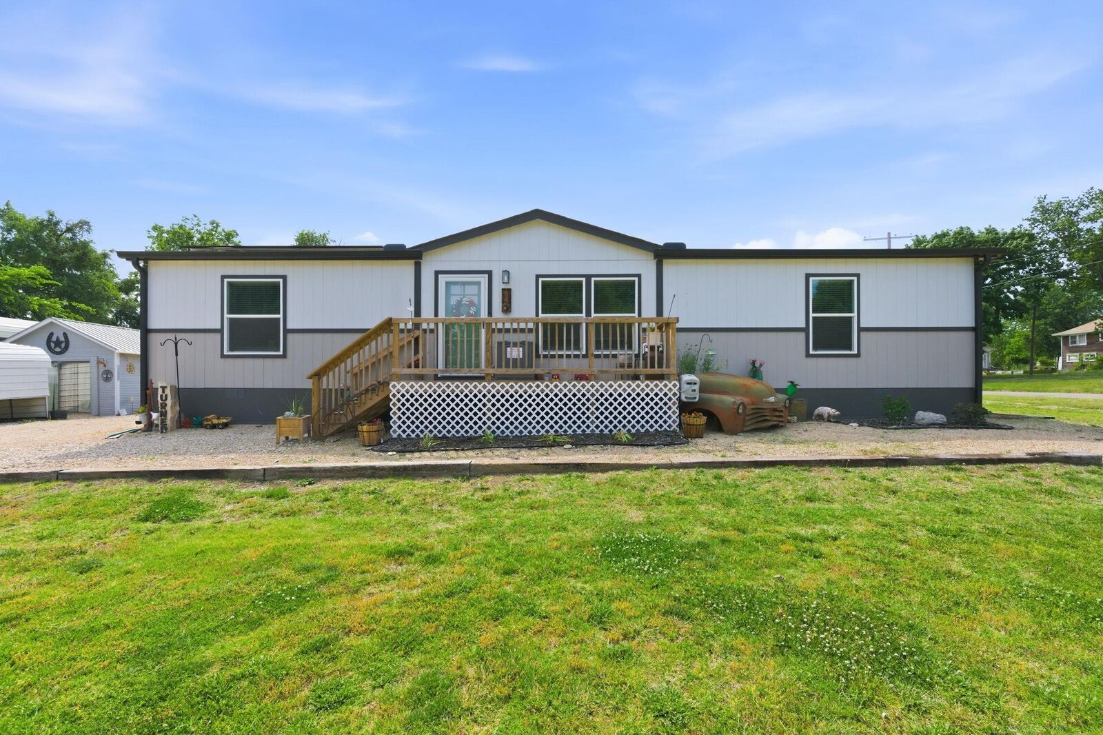 Property Photo:  519 E 3rd St  KS 67045-1903 