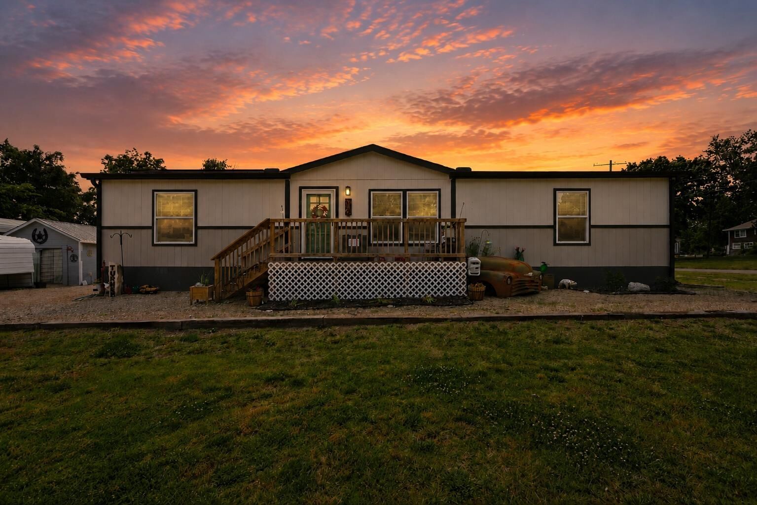 Property Photo:  519 E 3rd St  KS 67045-1903 