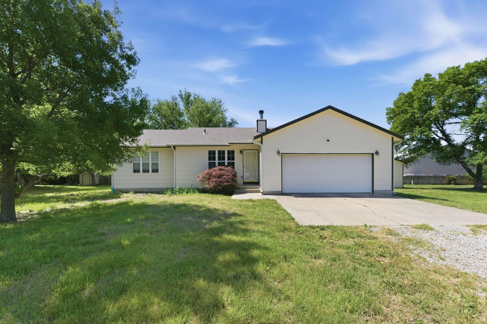 Property Photo:  1521 E Rose Lane  KS 67002 