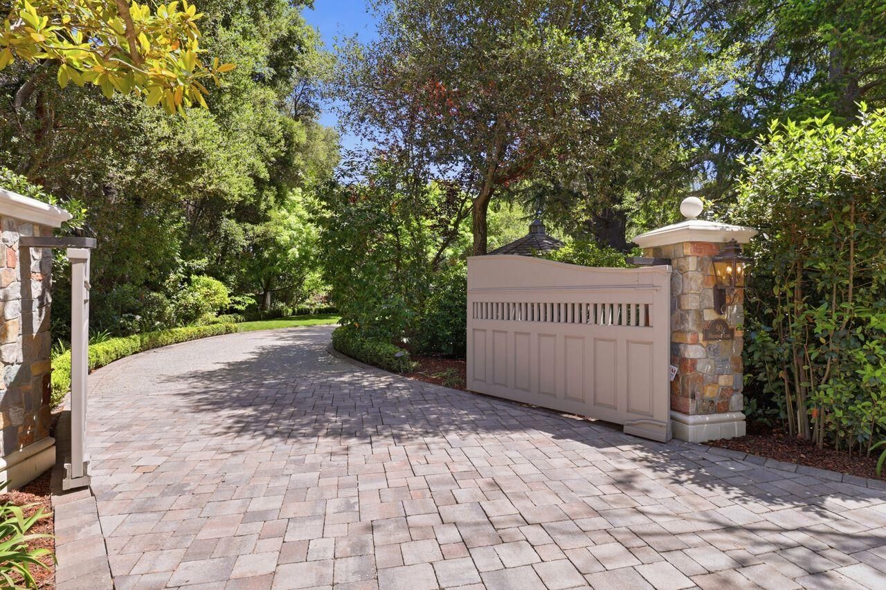 Property Photo:  90 Holbrook Lane  CA 94027 