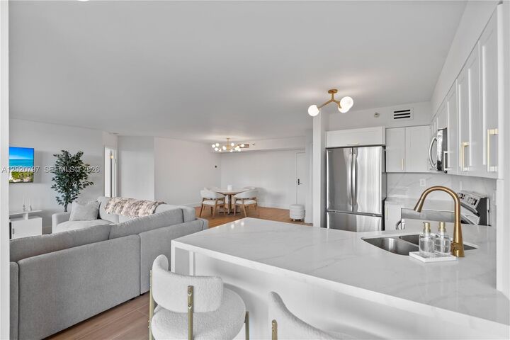 Property Photo: 19101 NE 36th Ct 402 FL 33180