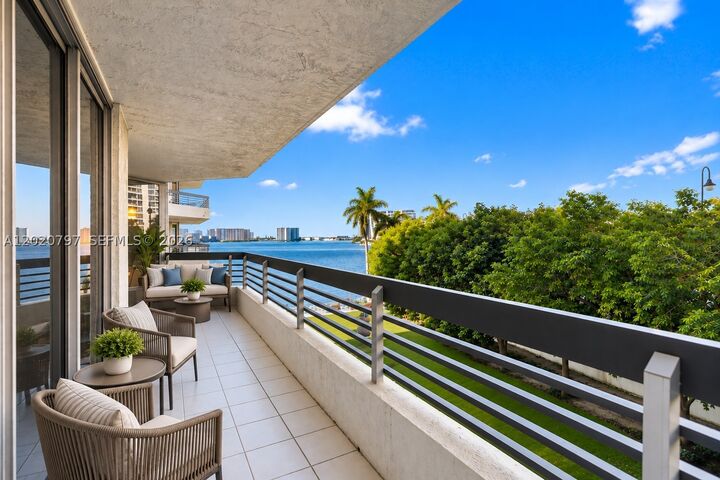 Property Photo: 19101 NE 36th Ct 402 FL 33180