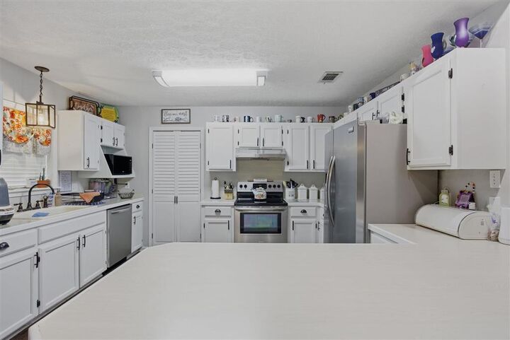 Property Photo: 7606 Tangueray Road LA 70607