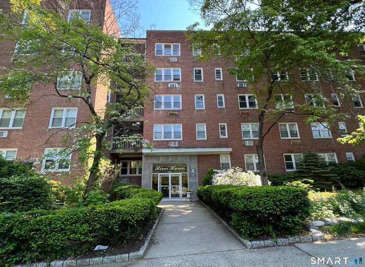 Property Photo: 54 W North Street 417 CT 06902