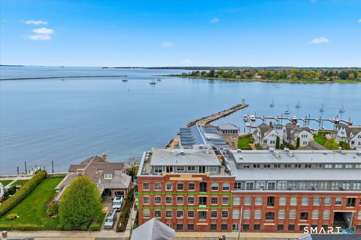 Property Photo:  8 Stonington Commons 24  CT 06378 