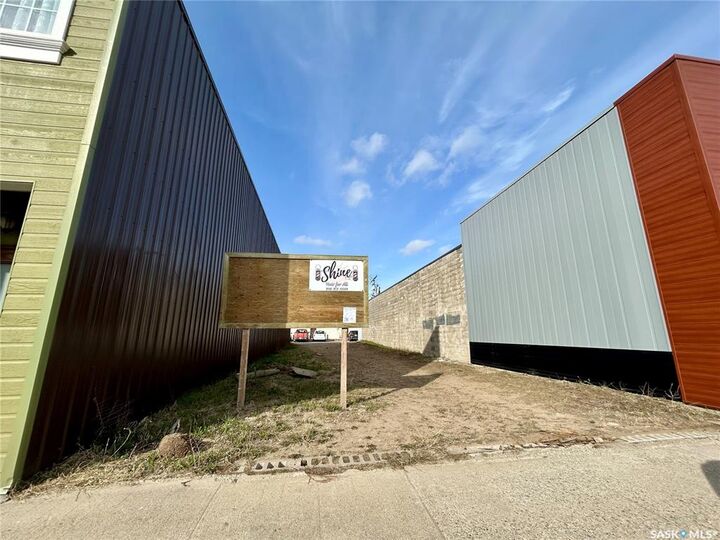 Property Photo:  215 Centre Street  SK S0E 1E0 