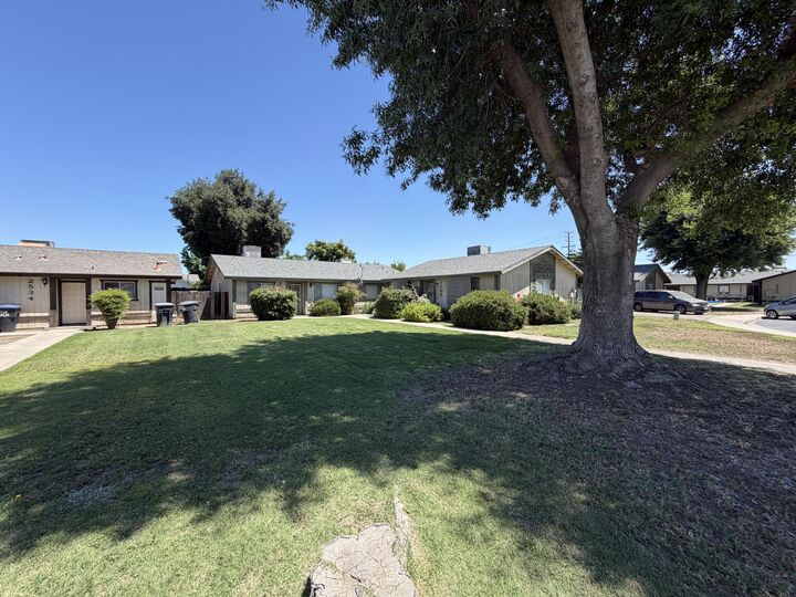 Property Photo: 2520-2524 W Victor Avenue CA 93277
