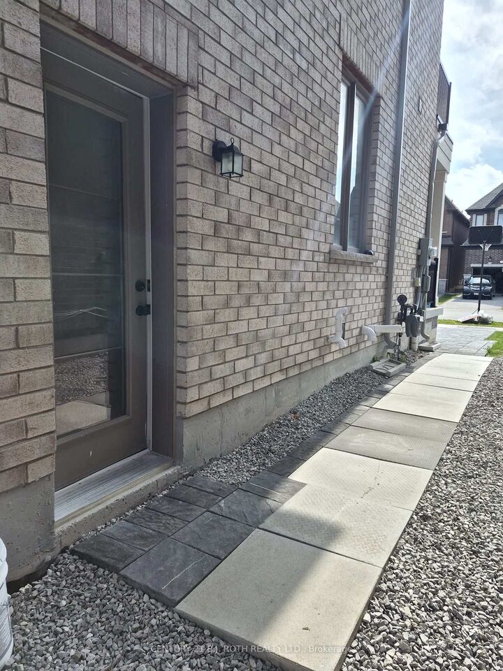 Property Photo:  2129 Wilson Street  ON L4M 3C3 