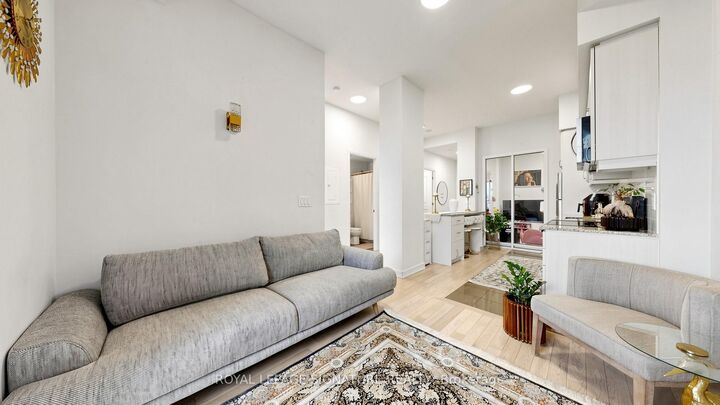 Property Photo: 9201 Yonge Street 802 ON L4C 6Z2