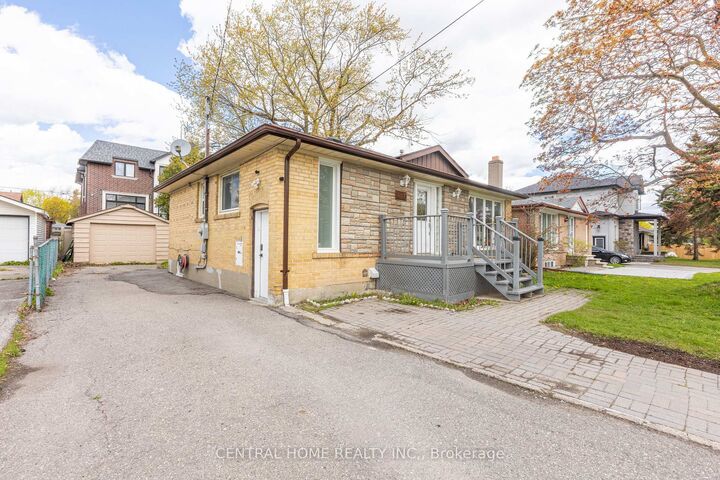 Property Photo: 307 Boisdale Avenue ON L4C 1R4