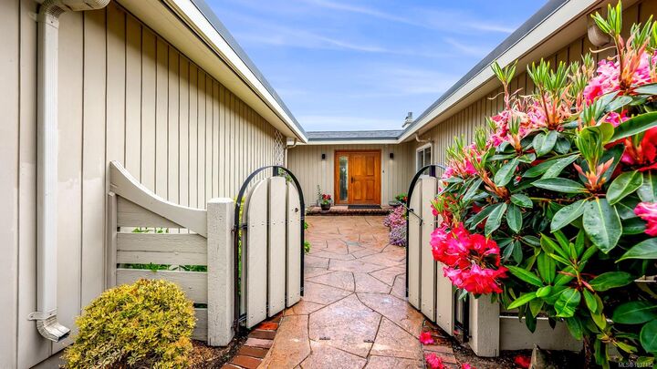 Property Photo: 47 Ridgeview Pl BC V9W 2J6