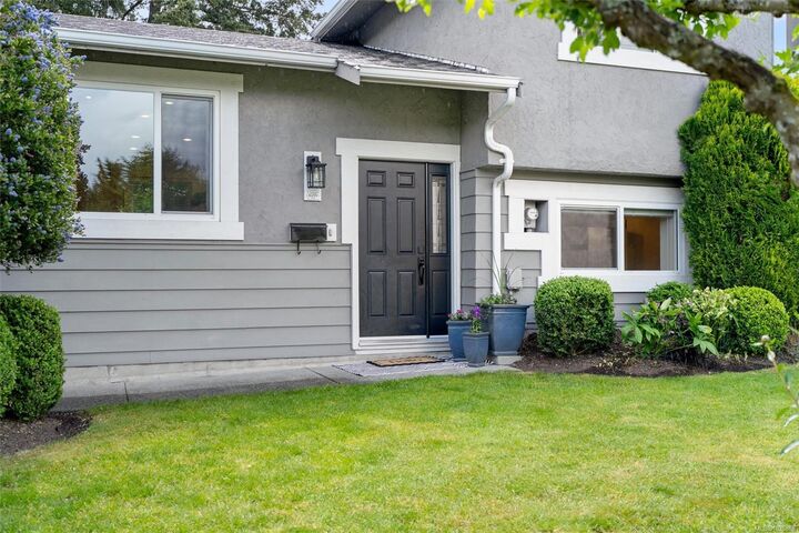 Property Photo: 1582 Fremont Pl BC V8N 4Y5
