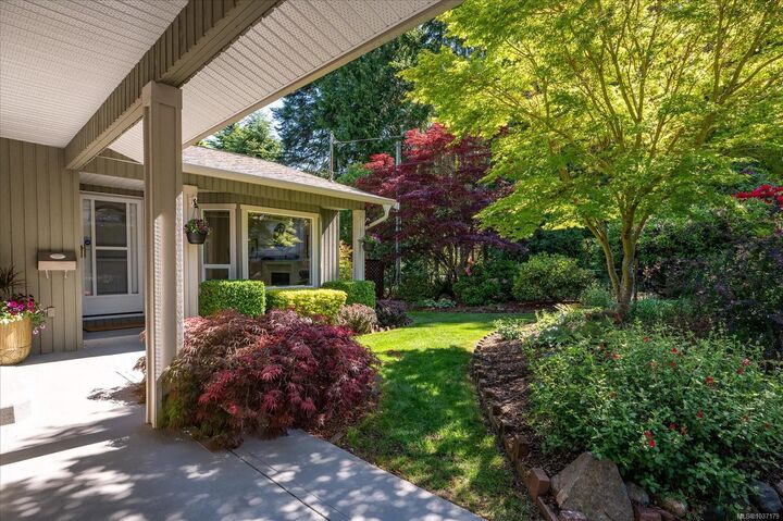 Property Photo:  5124 Hammond Bay Rd  BC V9T 5B5 