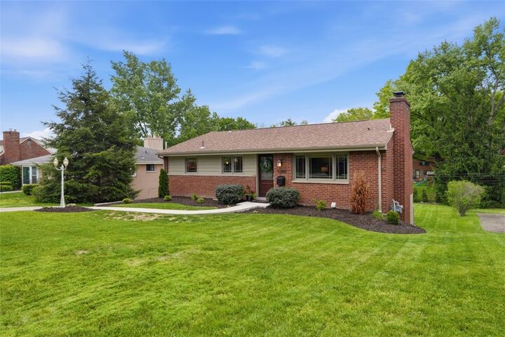Property Photo: 1290 Lakemont Drive PA 15243