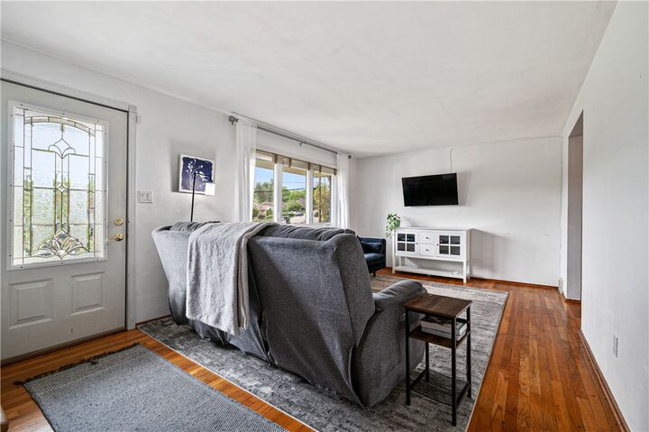 Property Photo: 420 Macbeth Dr PA 15235