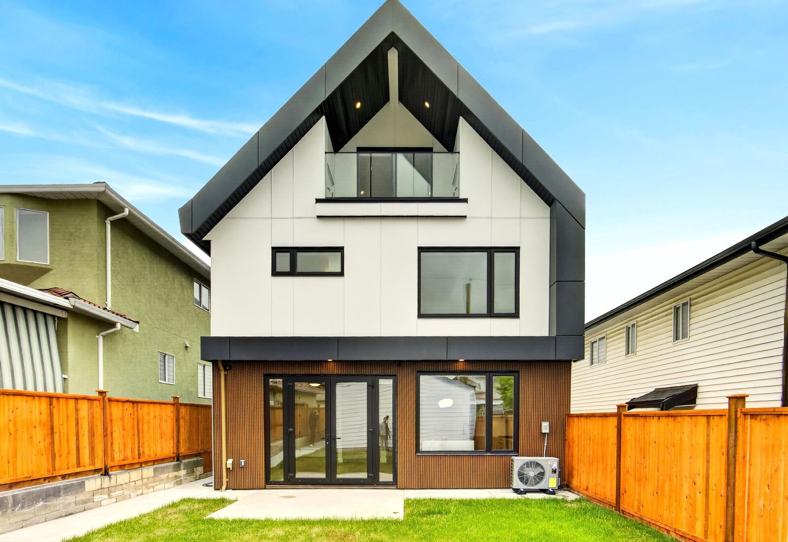 Property Photo:  2741 E 7th Avenue 2  BC V5M 1T8 