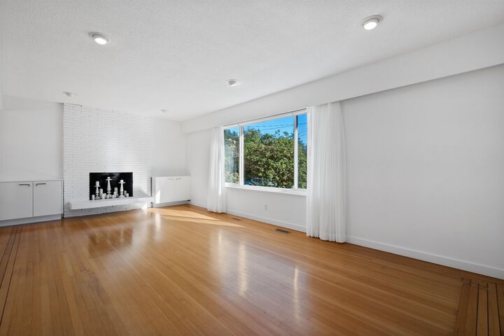 Property Photo:  2039 Compton Court  BC V3J 2K9 