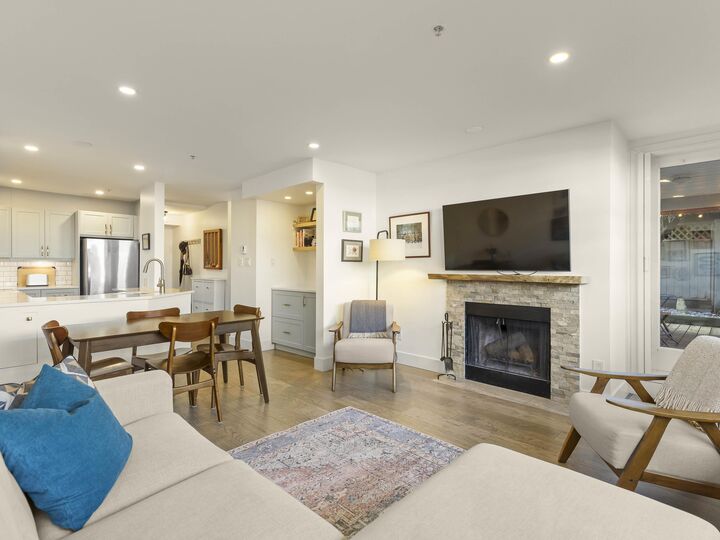 Property Photo: 2287 W 3rd Avenue 102 BC V6K 1L5
