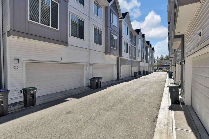 Photo de la propriété:  8033 166B Street 27  BC V4N 0G7 