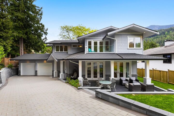 6560 Nelson Avenue — photo 1