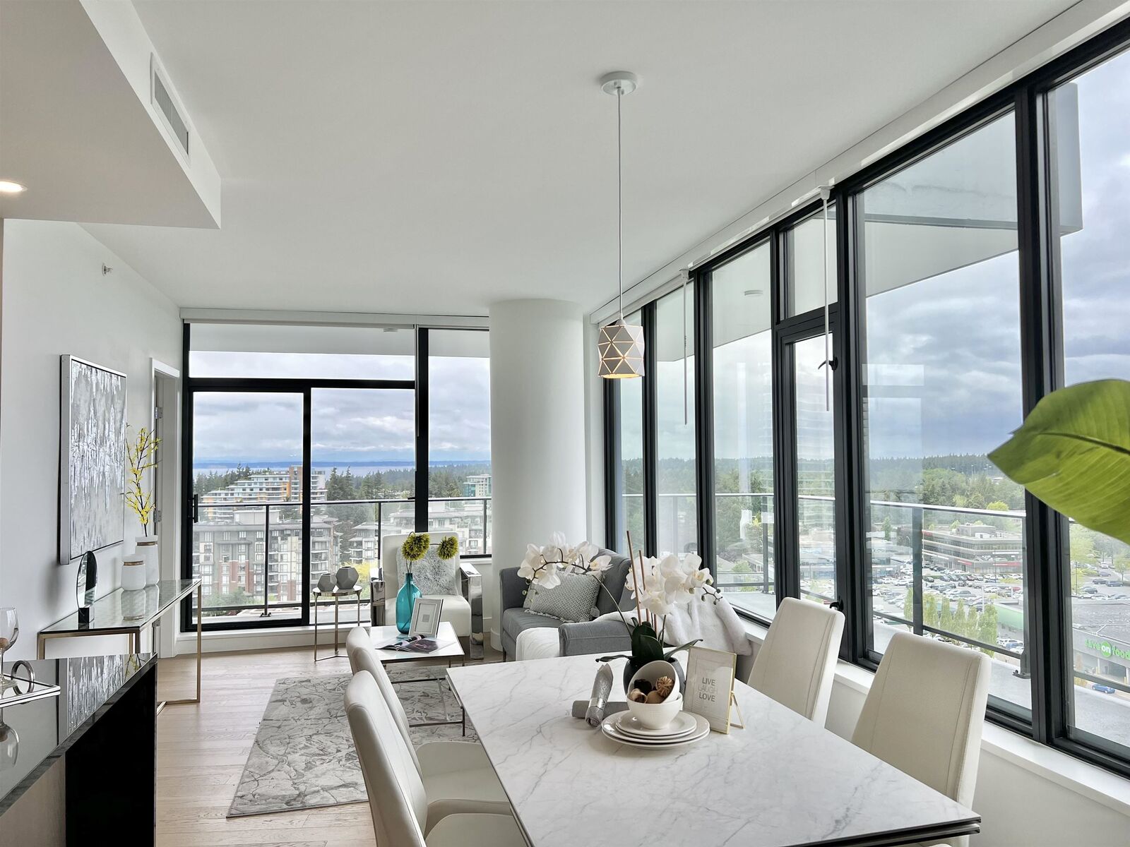 Property Photo: 1588 Johnston Road 1406 BC V4B 0C5