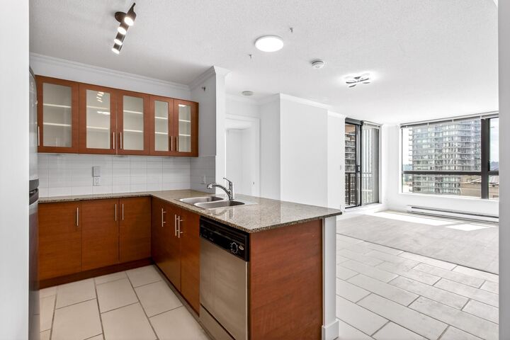 Property Photo: 833 Agnes Street 1506 BC V3M 0B1