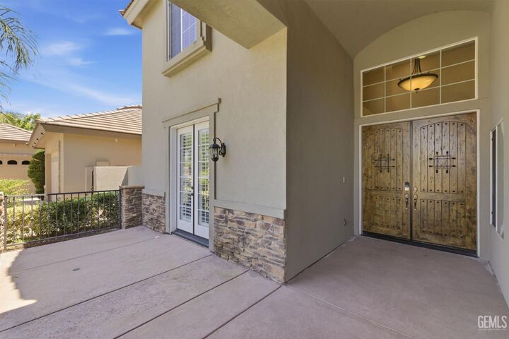 Property Photo:  2510 Edingal Drive  CA 93311 