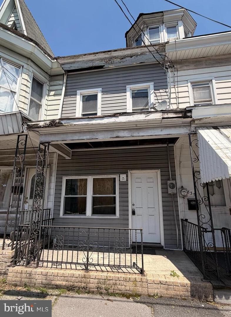 Property Photo:  833 E Centre Street  PA 17948 