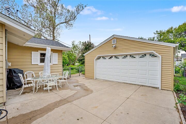 Property Photo: 2800 3rd Ave IA 52302