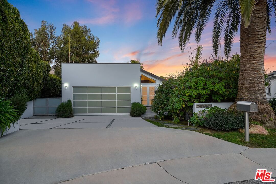 Property Photo: 28927 W Beach Ln CA 90265