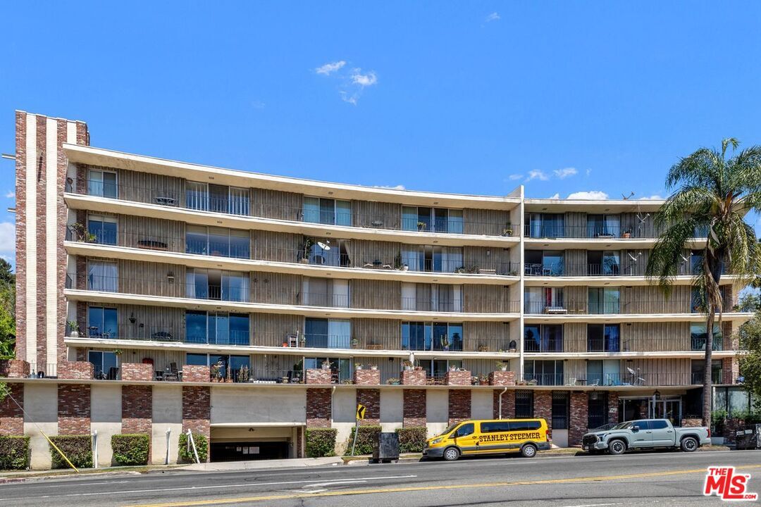 Property Photo: 2260 N Cahuenga Blvd CA 90068