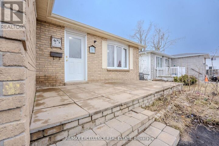 Property Photo:  3 Hickling Trail  ON L4M 5V7 