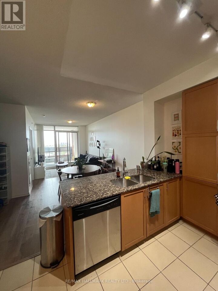 Property Photo:  800 Lawrence Avenue West 611  ON M6A 0B1 