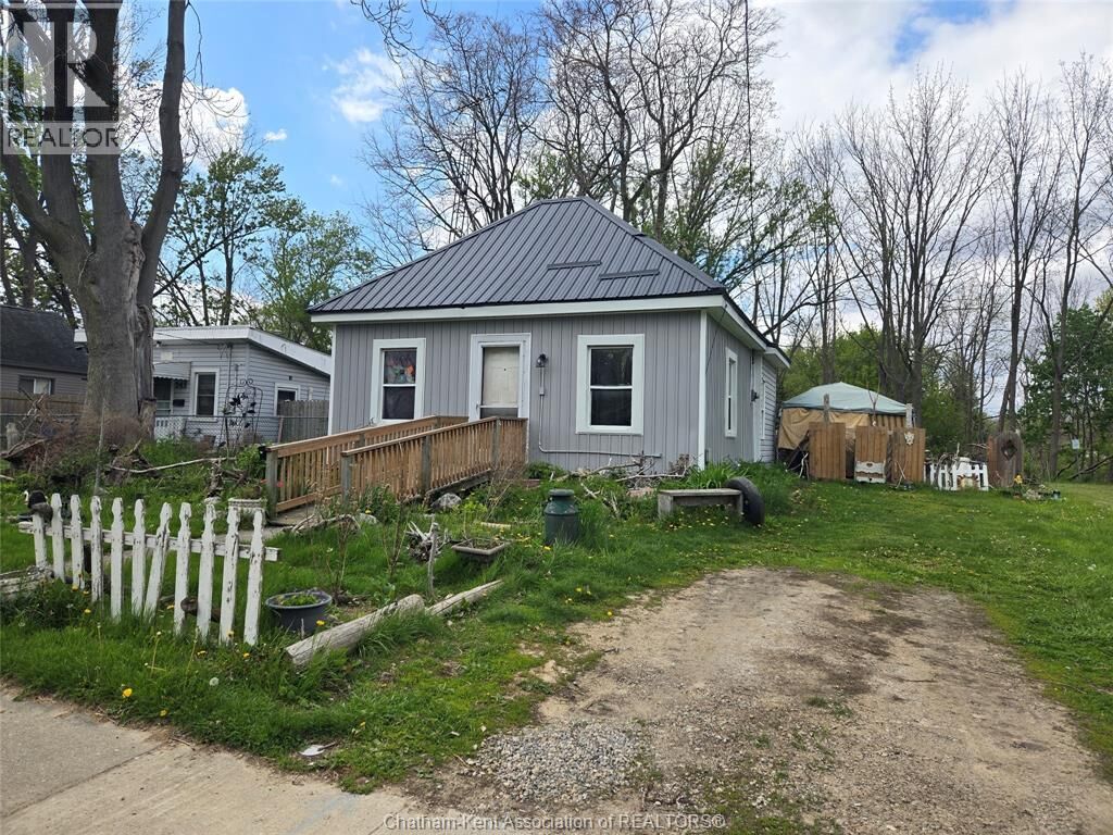 Property Photo:  249 King St E Street  ON N7M 3N3 