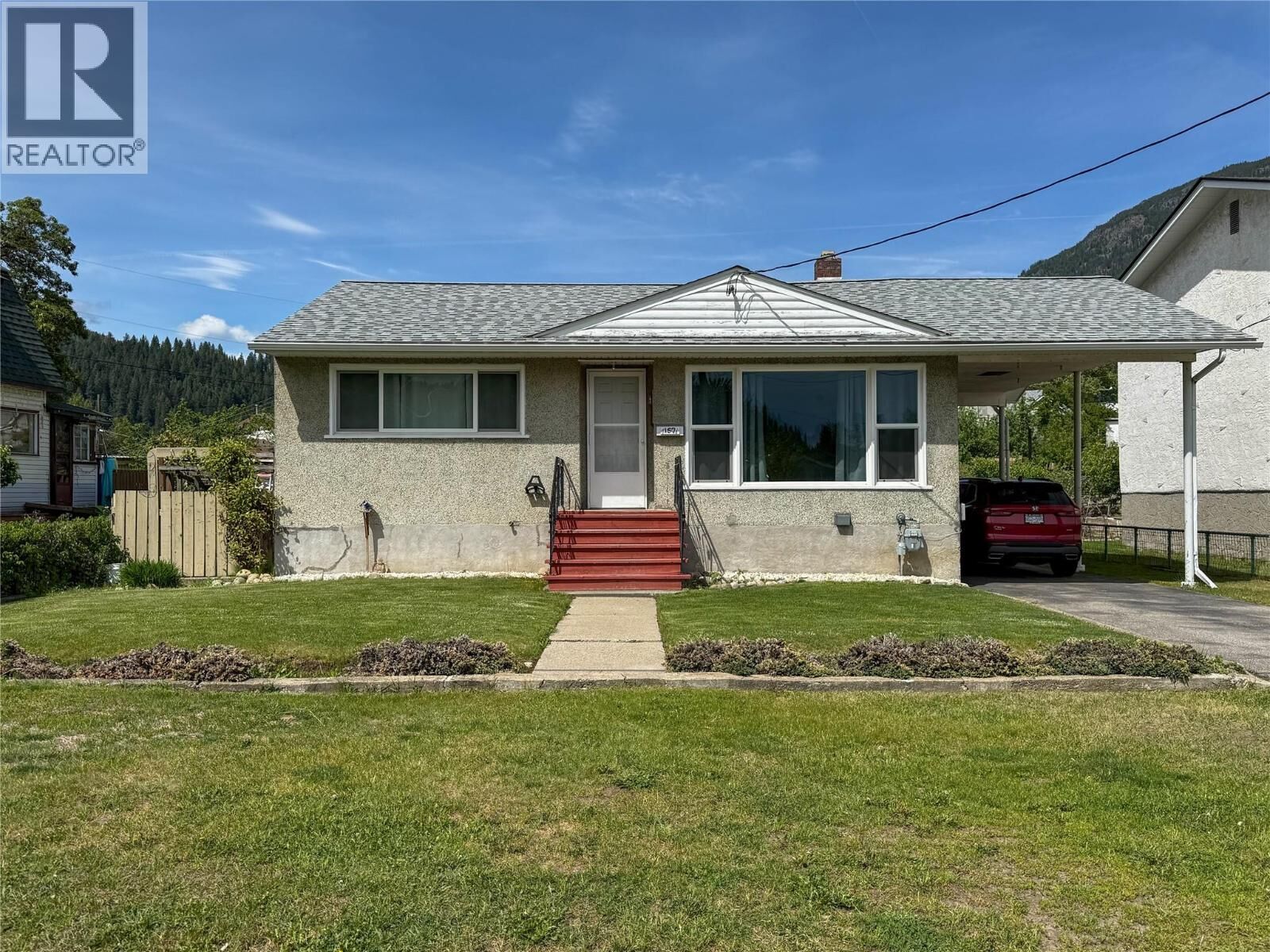Property Photo: 157 Crescent Street BC V1N 1B3
