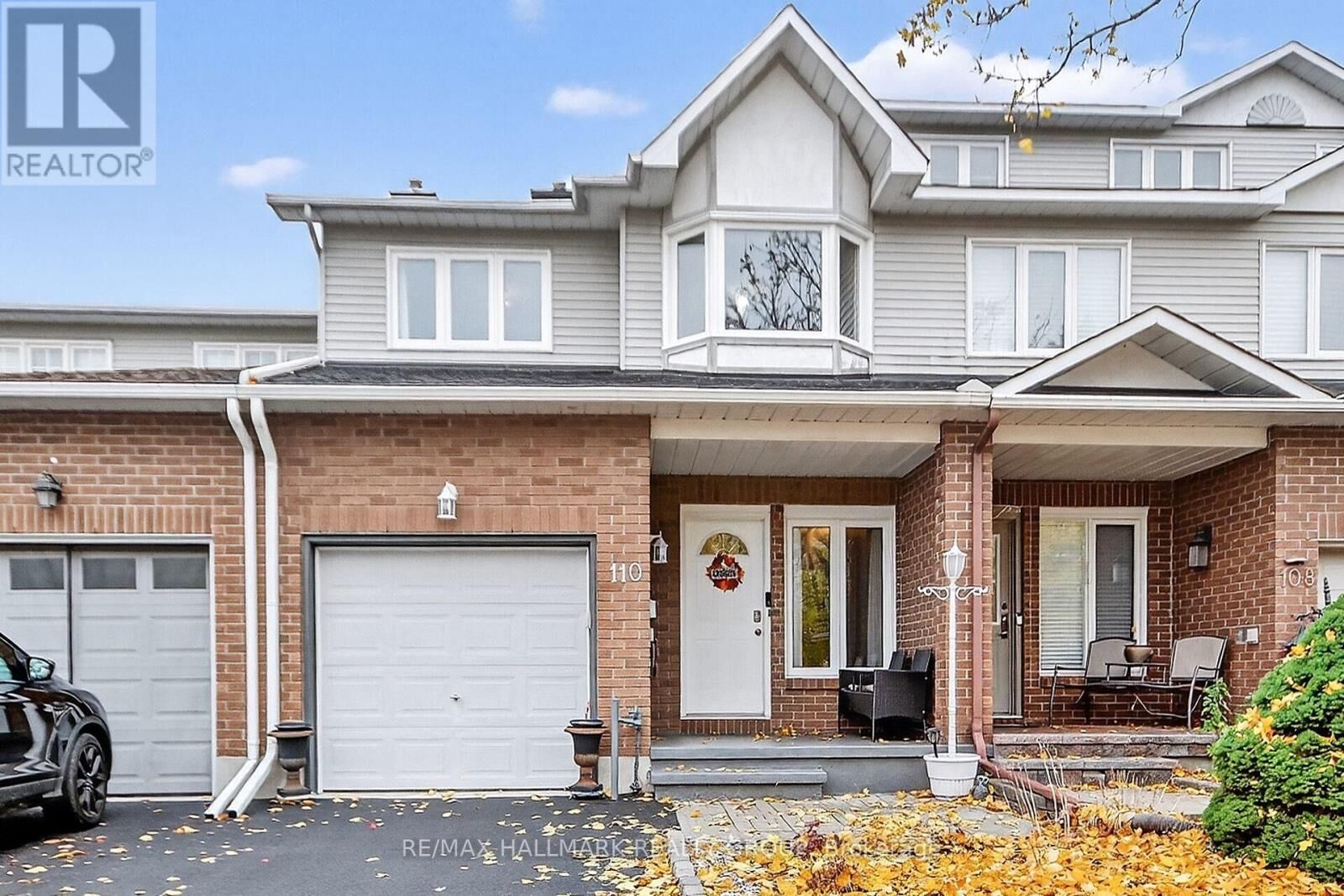 Property Photo:  110 Hunter'S Glen Crescent  ON K1T 3R1 
