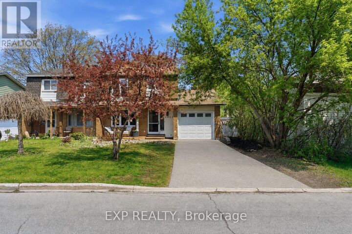Property Photo:  2333 Cotters Crescent  ON K1V 8Y7 