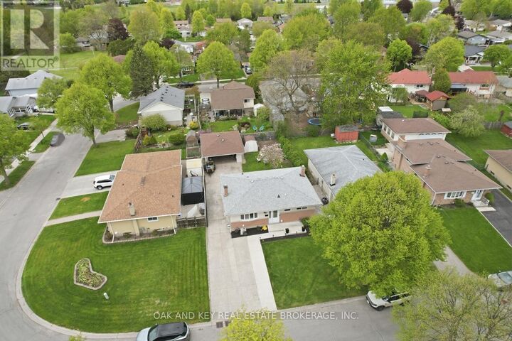 Property Photo:  53 Alayne Crescent  ON N6E 2A2 
