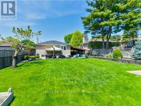 Property Photo:  9 Del Ria Drive  ON M6L 1L9 