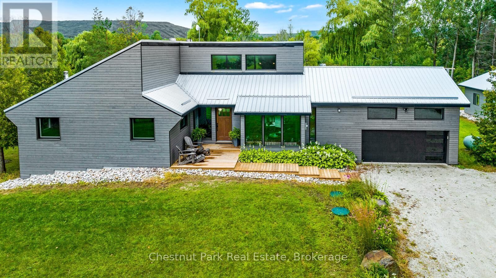 Property Photo: 2890 Nottawasaga Conc 10 North ON L9Y 3Y9