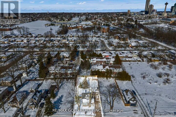 Property Photo:  5853 McLeod Road  ON L2G 3E5 
