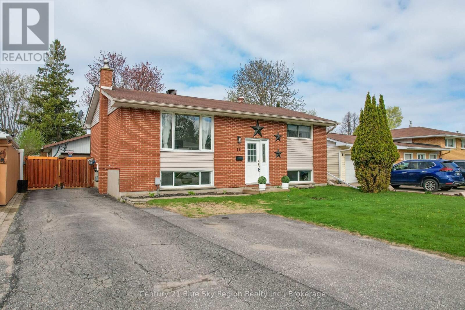 Property Photo: 19 Marshall Park Drive ON P1A 2N8