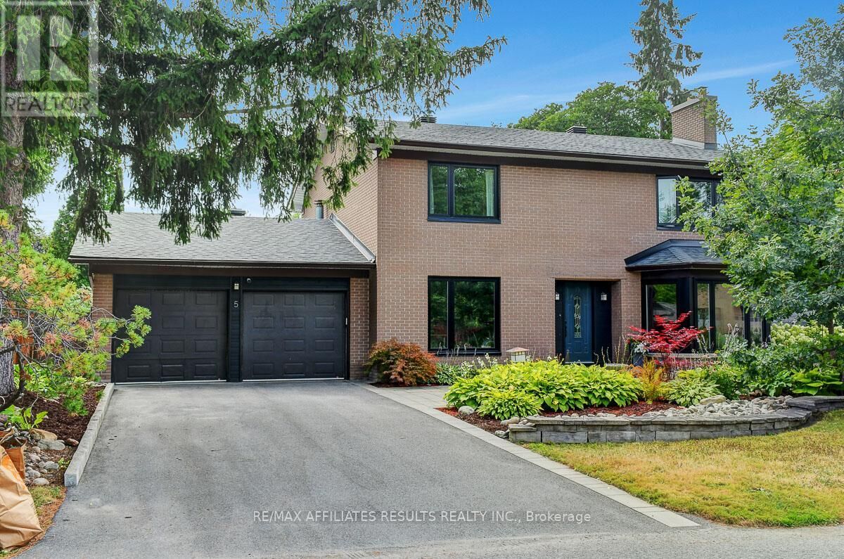 Property Photo: 5 Tiffany Crescent ON K2K 1W1