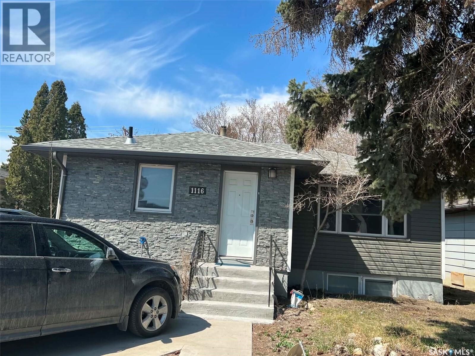 Property Photo:  1116 Cumberland Avenue S  SK S7H 2L7 