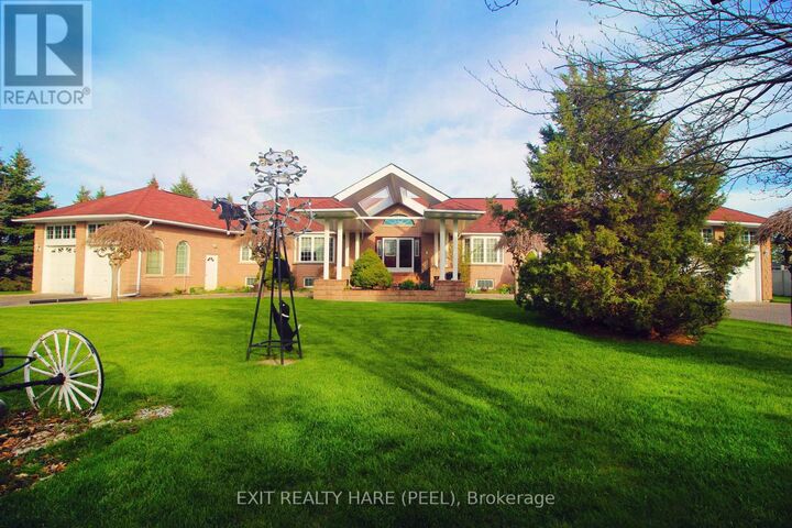 Property Photo: 5 Glenbrook Boulevard ON L6P 0N6