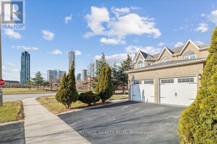 Property Photo: 3561 Old Orchard Park Drive ON L5B 4E3