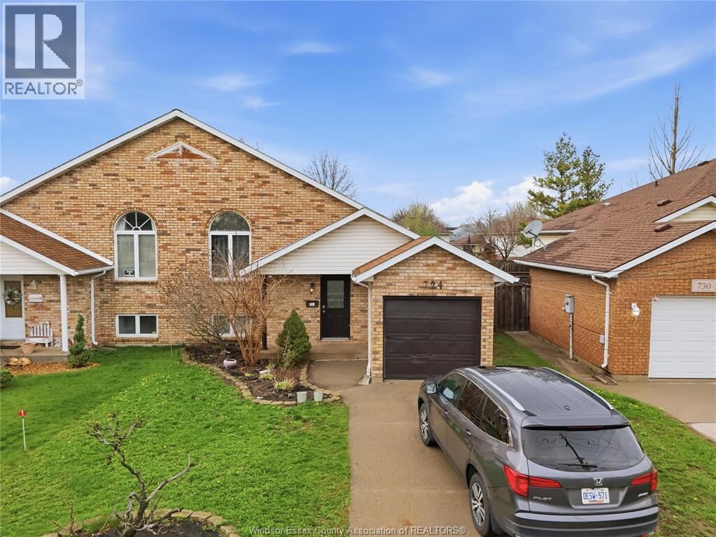 Property Photo:  724 Cabana Road East  ON N9G 1A4 