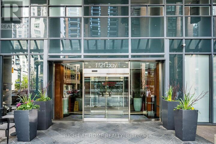 Property Photo: 1121 Bay Street 1106 ON M5S 3L9